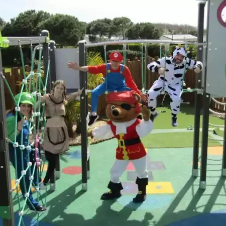 Zecamping 5 Familial Parc Aquatique Locatif Tv Bbq Clim 32m2 Camping