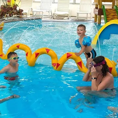 Camping Zecamping 5 Familial Parc Aquatique Locatif Tv Bbq Clim 32m2 Saint-Jean-dʼOrbetiers