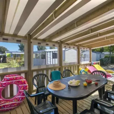 Zecamping 5 Familial Parc Aquatique Locatif Tv Bbq Clim 32m2 Camping Saint-Jean-dʼOrbetiers