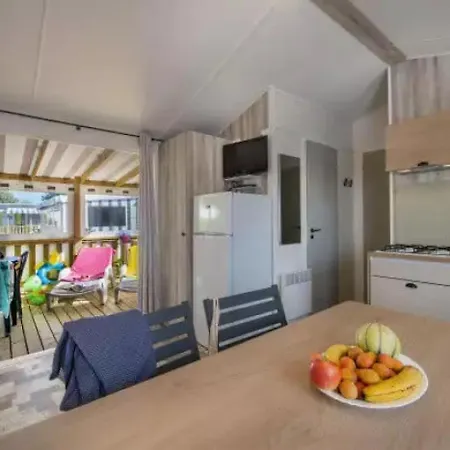 Zecamping 5 Familial Parc Aquatique Locatif Tv Bbq Clim 32m2