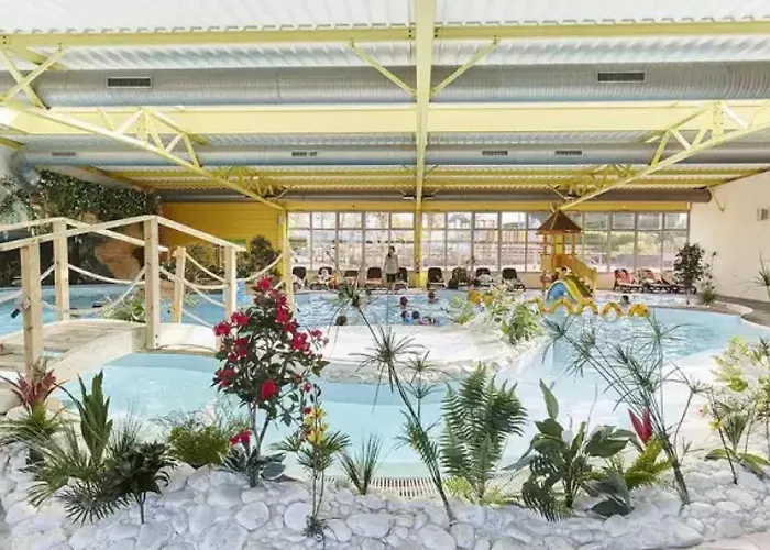 Zecamping 5 Familial Parc Aquatique Locatif Tv Bbq Clim 32m2 Saint-Jean-dʼOrbetiers