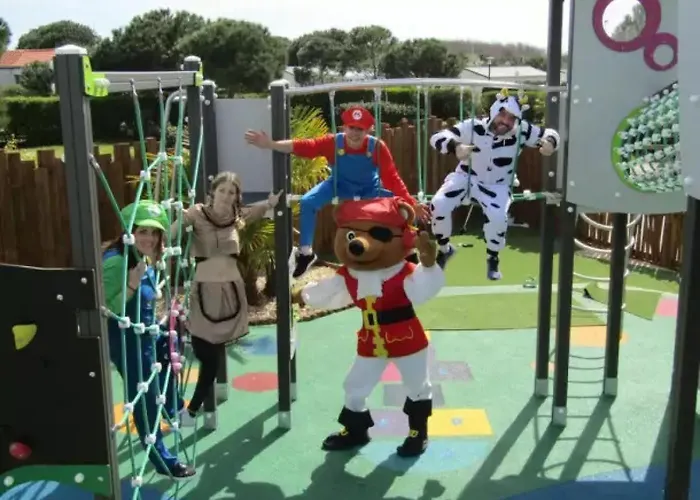 Zecamping 5 Familial Parc Aquatique Locatif Tv Bbq Clim 32m2 Camping