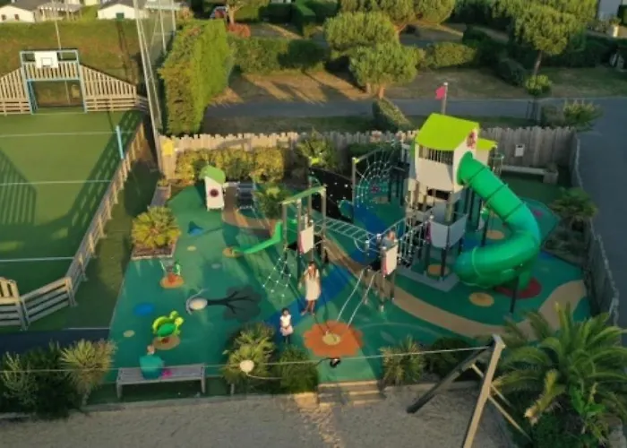 Camping Zecamping 5 Familial Parc Aquatique Locatif Tv Bbq Clim 32m2 5*